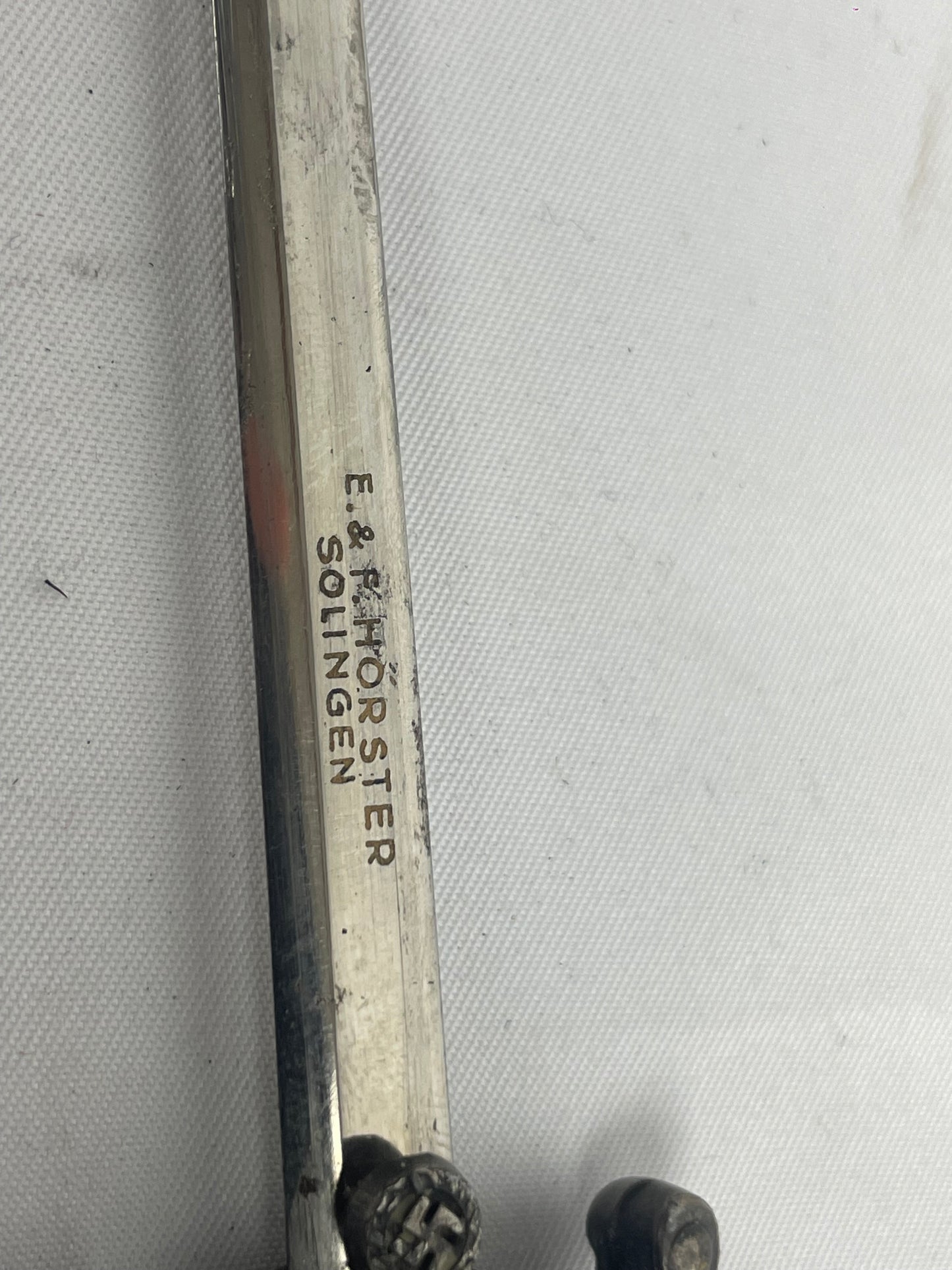 Daga de oficial en miniatura