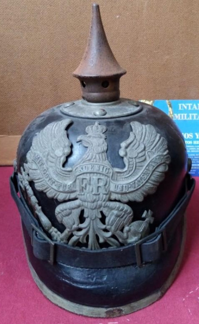 Casco alemán o Pickelhaube de las tropas prusianas.