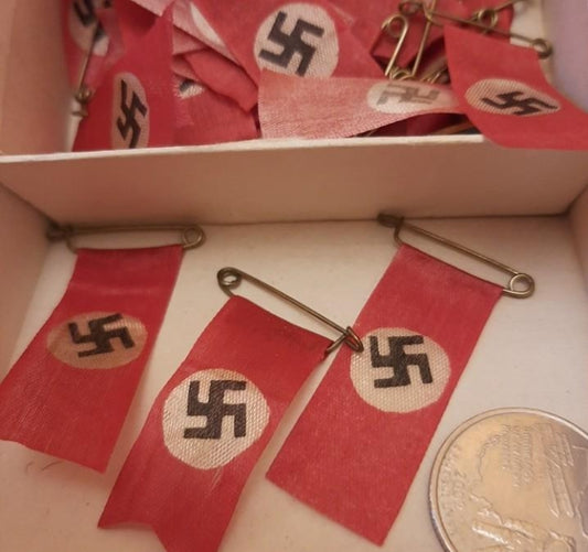 German patriotic pin with pennant