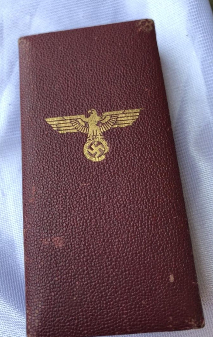 Sudetenmedaille mit Prager Anstecknadel