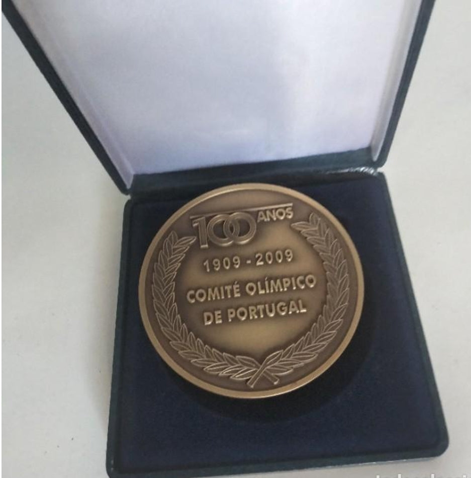 Insignia del centenario del Comité Olímpico de Portugal