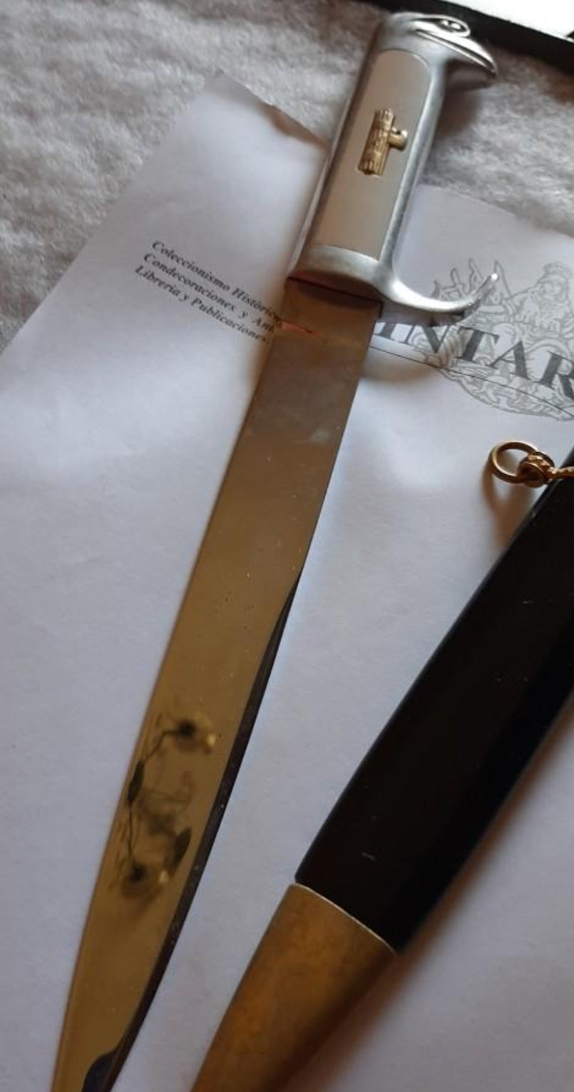 Senior fascist dagger