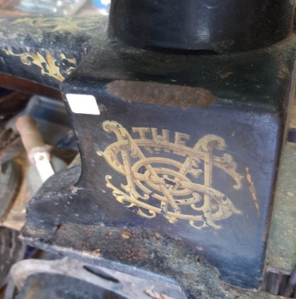 Singer sewing machine from the early 20th century