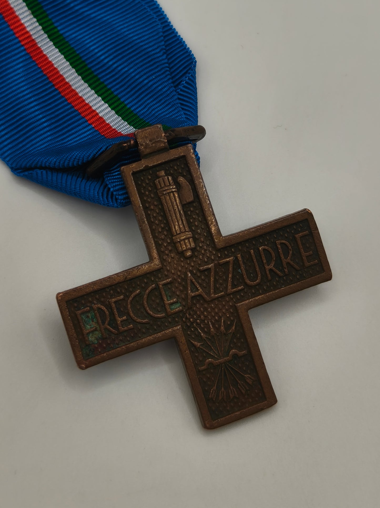 Medalla Cruz Tropas italianas Flechas Azules. Guerra civil española.