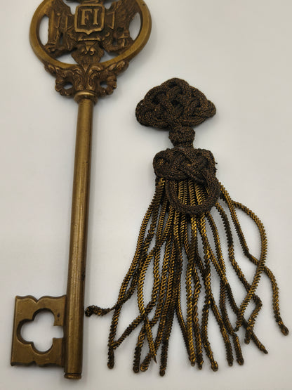 Austro-Hungarian Nobleman Key, Bronce.