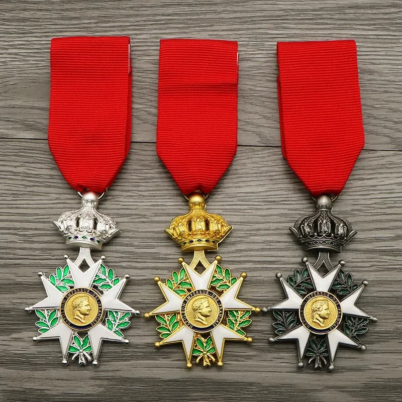 French Emperor Napoleon's Senior Knights Medal of Honor Reproduction Retro Metal Badge Souvenir Collection