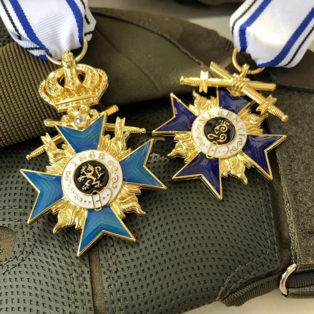 Reproducción del Emblema de Metal Esmaltado de la Cruz de la Corona Bávara Alemana 