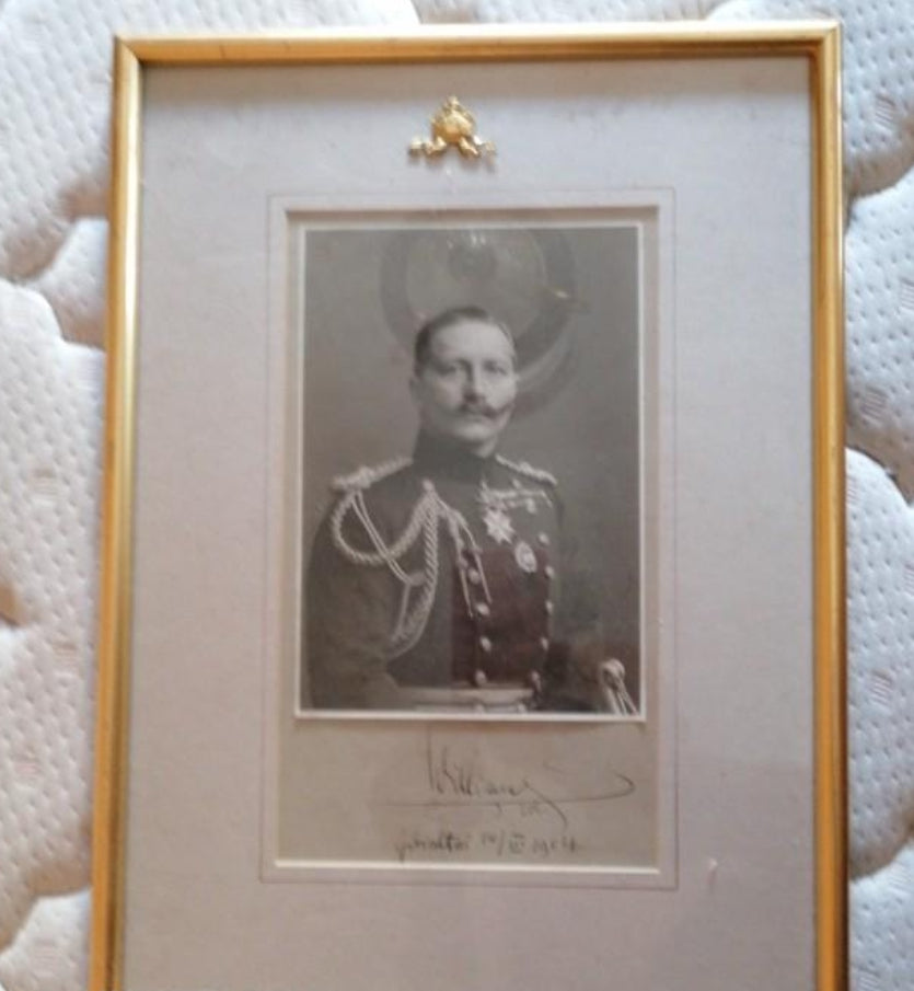 Fotografía con autógrafo del emperador Guillermo de Prusia.