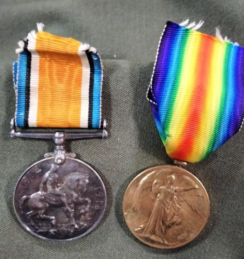 Pair of English medals 1 GM