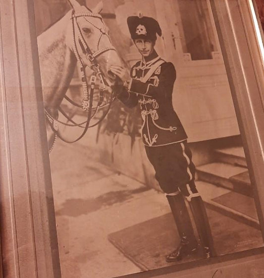 Fotografía del príncipe Guillermo heredero del húsar Guillermo II con firma