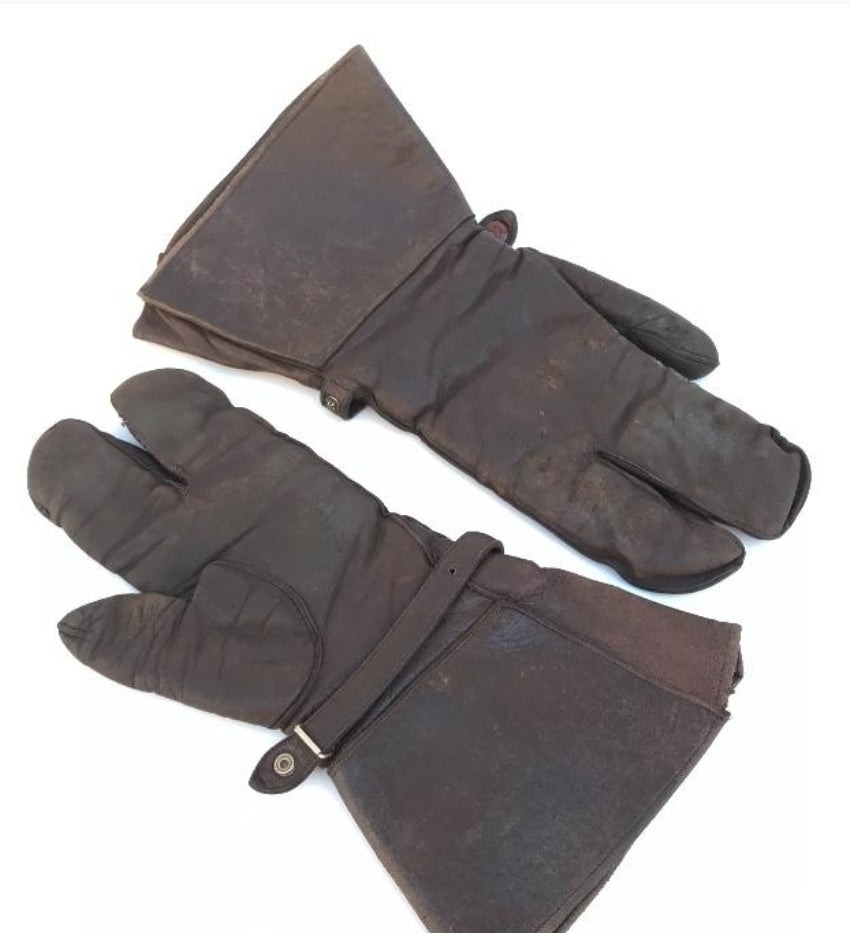 German regulation leather gloves of the Wehrmacht.