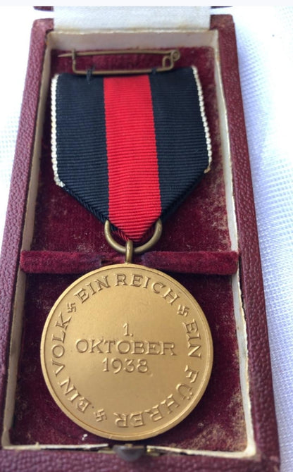 Sudetenmedaille mit Prager Anstecknadel 