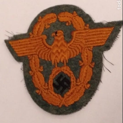 Águila del brazo de la policía militar de campo 