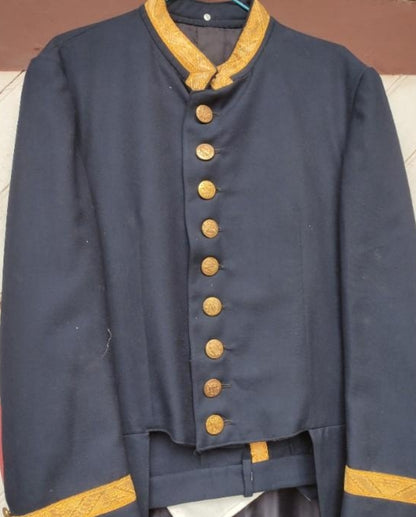 Uniforme de casa civil del periodo franquista 