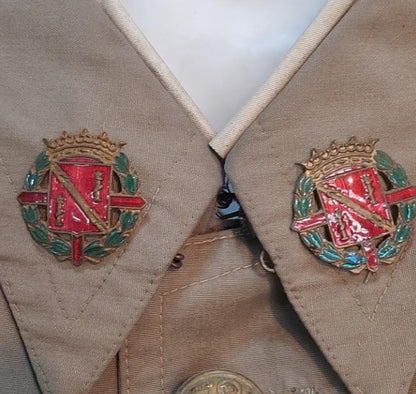 Uniforme de verano de la guardia del Generalísimo con insignia. 