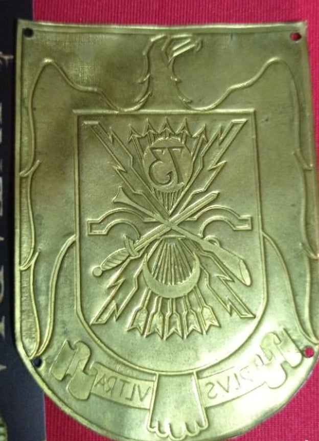 Metallisches Wappen der 73. Division 