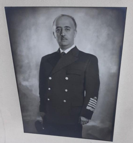 Fotografía del uniforme naval franquista