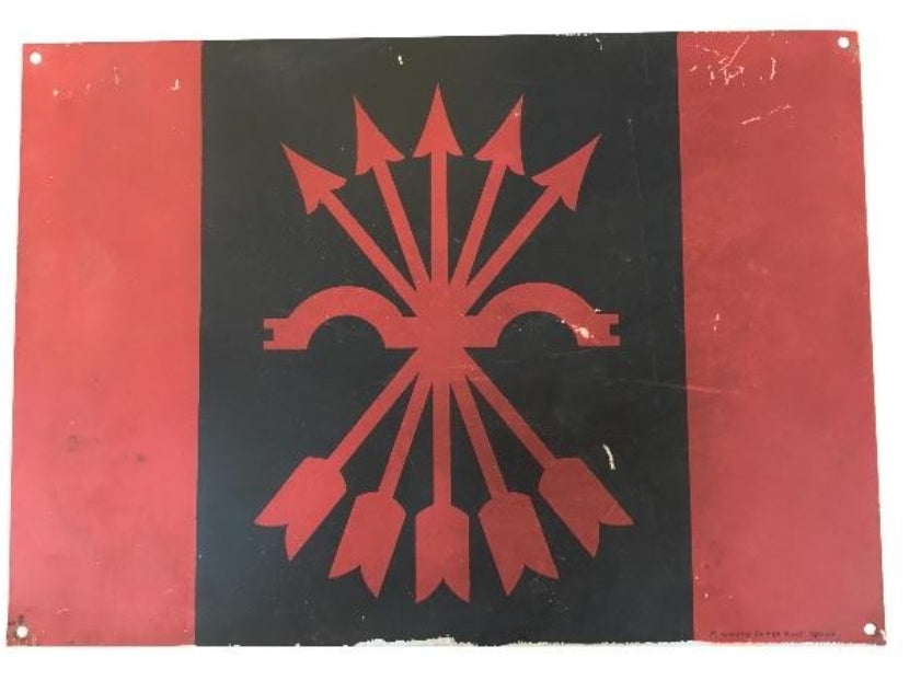 Auf Blech lithographierte Falange-Flagge. Ära des Bürgerkriegs. 