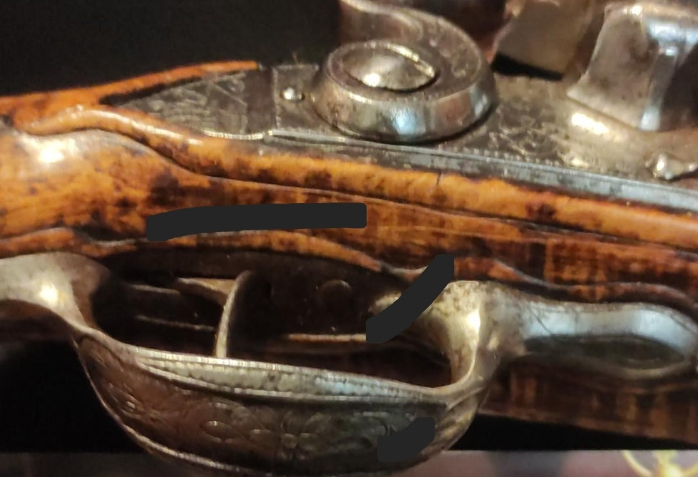 Pistola de chispa inglesa del siglo XVIII.
