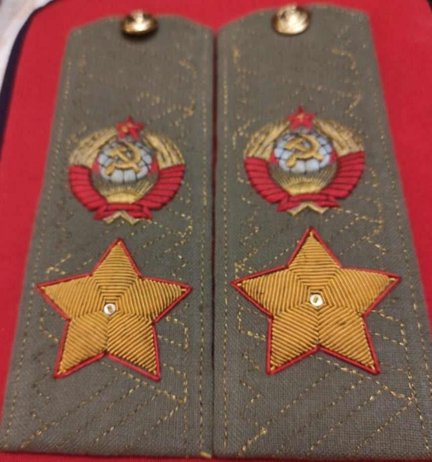 Soviet general shoulder pads