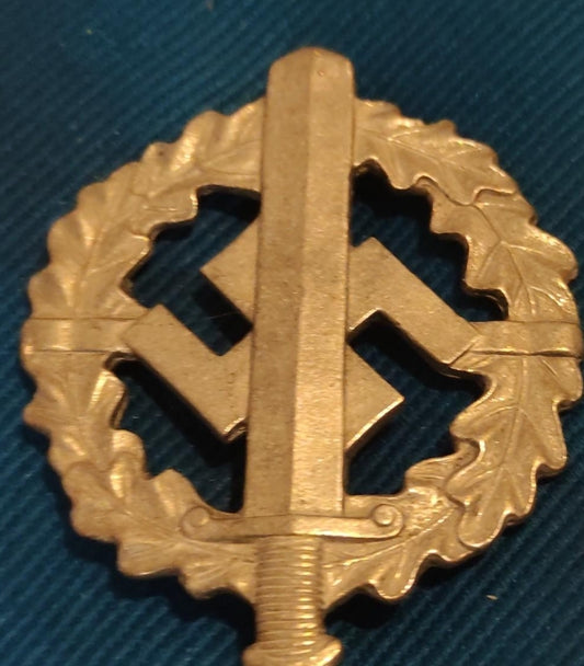 Reproduction of SA Silver Badge