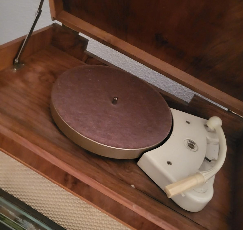 Radio and record player 1953