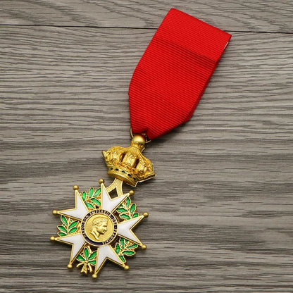 French Emperor Napoleon's Senior Knights Medal of Honor Reproduction Retro Metal Badge Souvenir Collection