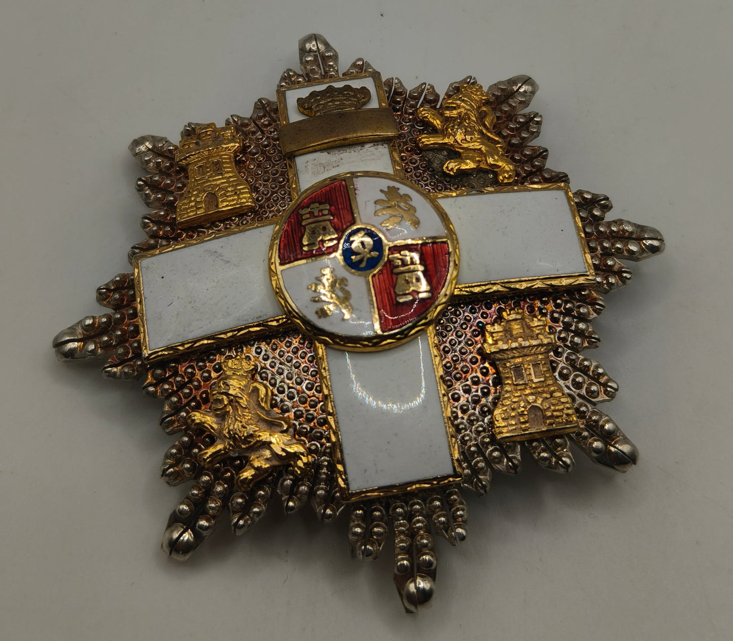 Cruz placa al Mérito Militar orden distintivo blanco. Época Franco España.