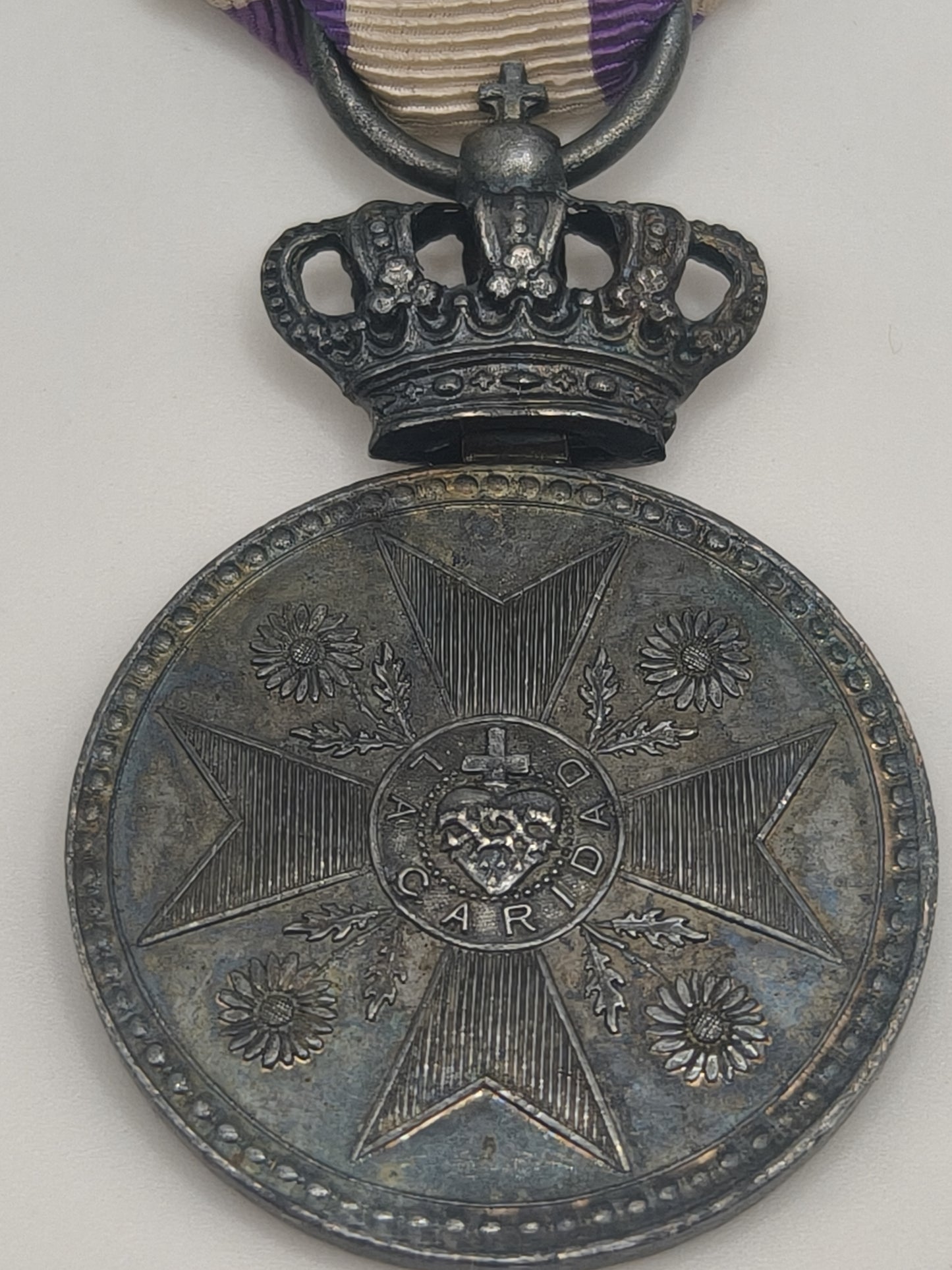 Charity Order Carlist medal. Charles VII Spain. Margaritas.