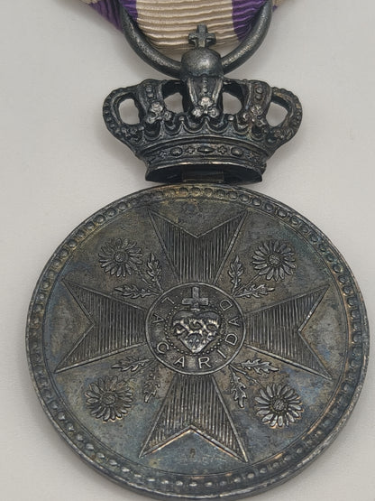 Charity Order Carlist medal. Charles VII Spain. Margaritas.