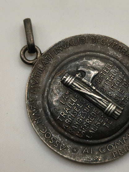 Disabled Servicemen's Association commemorative medal.  1926 Italy. Silver.