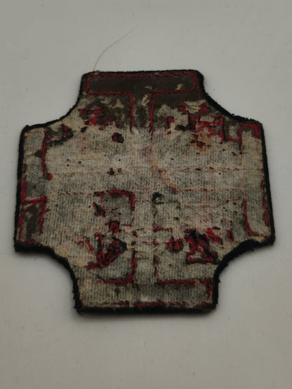Cruz bordada orden de Santo Sepulcro.