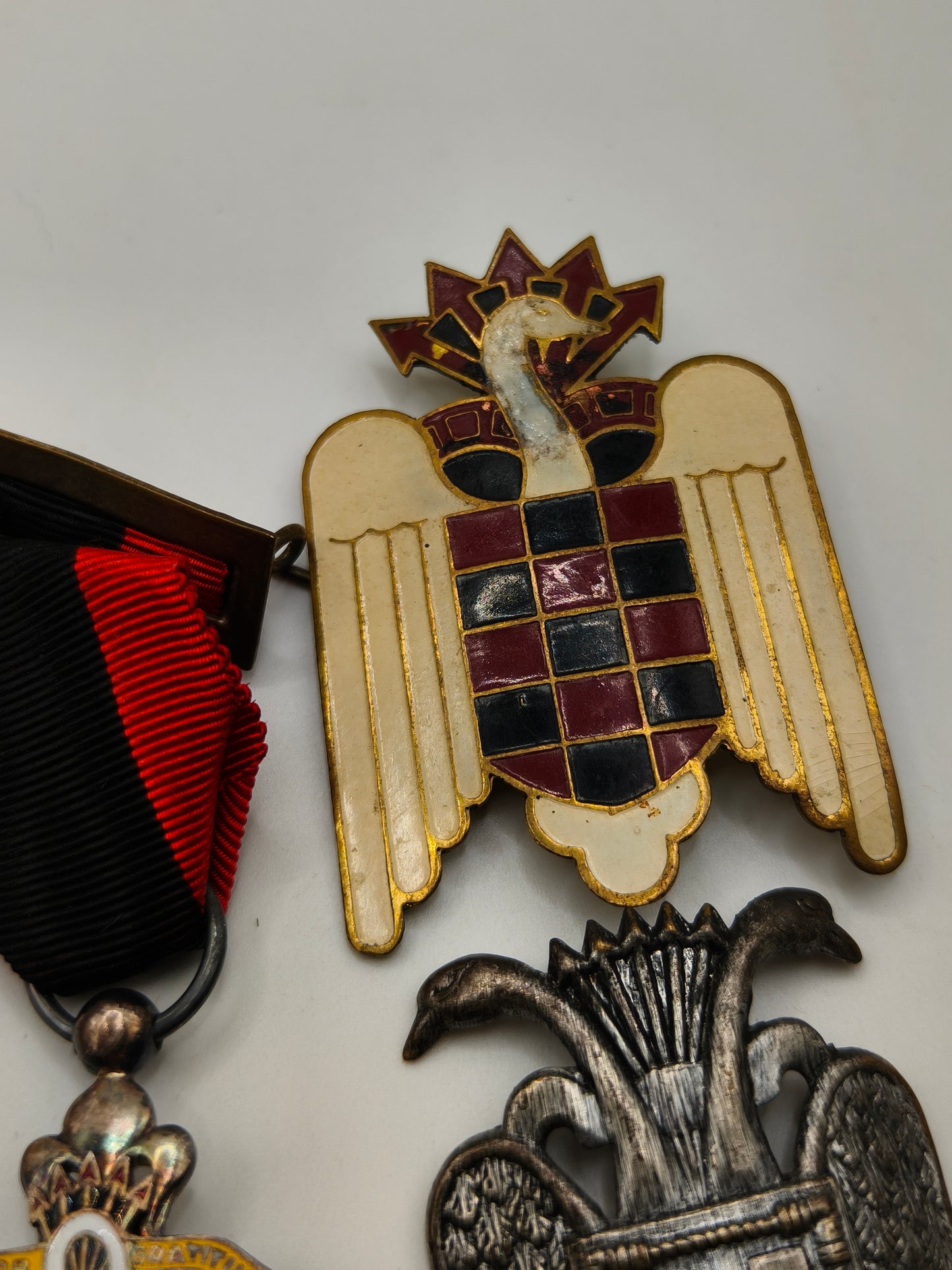 Lote insignias Falange Juvenil. Época Franco.