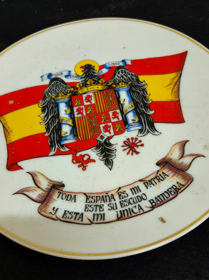 Plato escudo de España época Franco