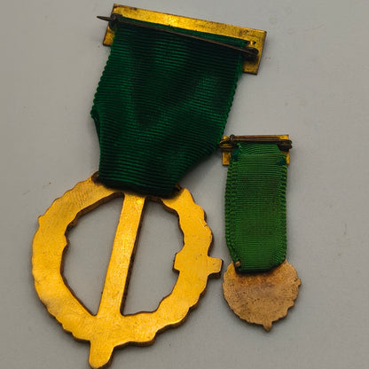 Spanish Civil War Volunteers Medal From León Province. With Mini