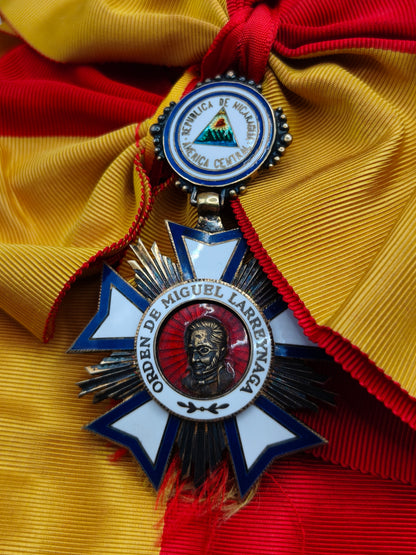 Orden de Miguel Larreynaga Gran Cruz (Nicaragua)