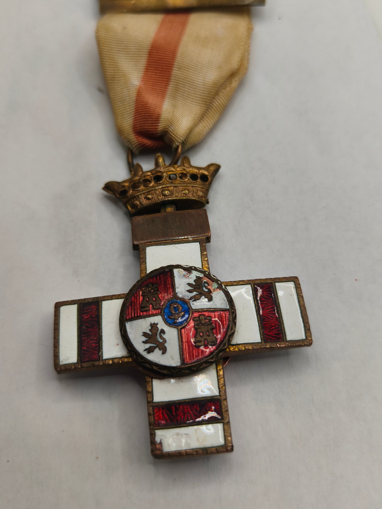 Medalla cruz mérito militar pensionada.época Franco. España