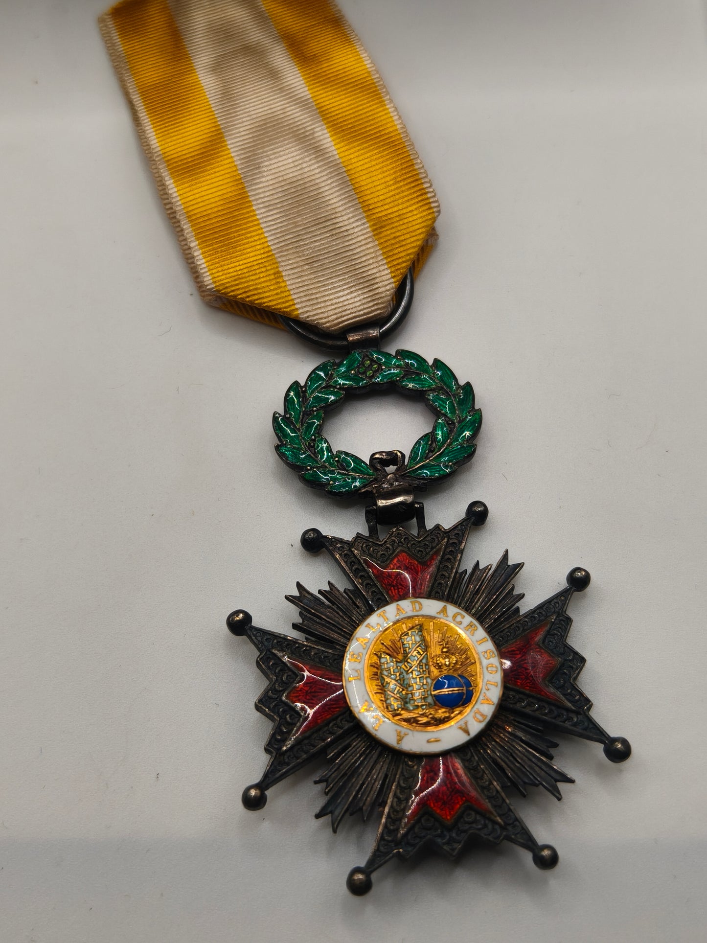Medalla orden Isabel La Católica. Época Monarquía España