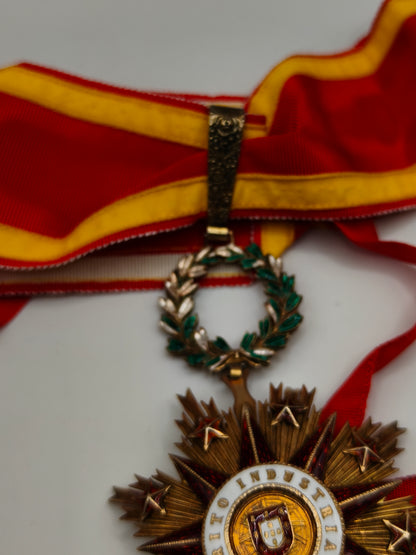 Medalla encomendador orden de mérito industrial