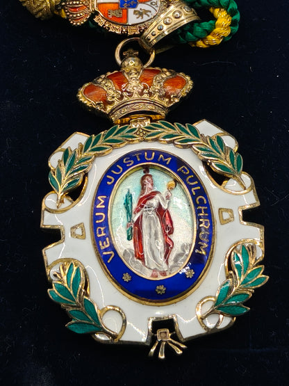 Enameled Medal Order of Scients and Arts Merit. Spain