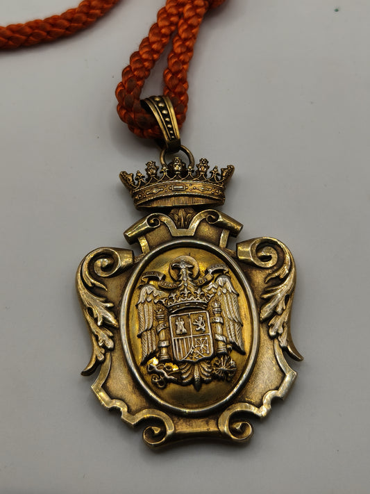 Medalla Claustro extraordinario . Época Franco. Plata dorada