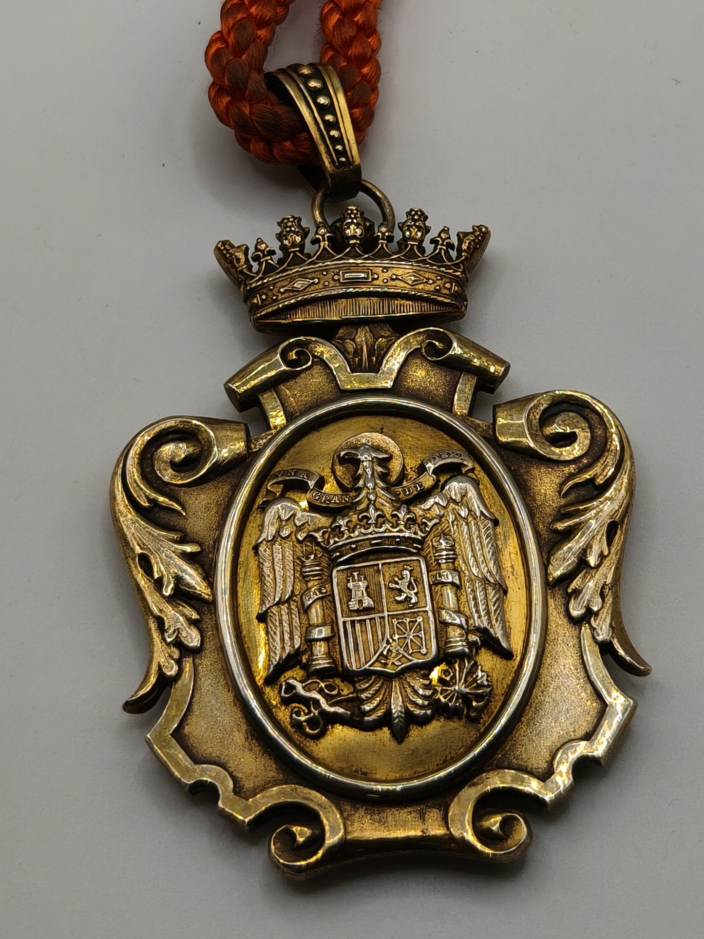 Medalla Claustro extraordinario . Época Franco. Plata dorada
