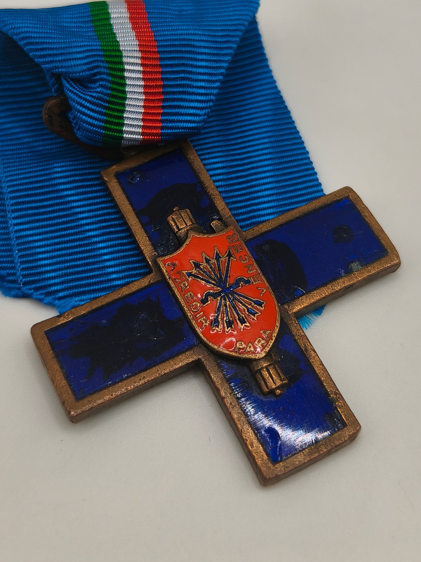 Medalla Cruz Tropas italianas Flechas Azules. Guerra civil española.