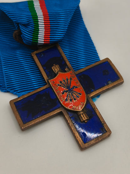 Medalla Cruz Tropas italianas Flechas Azules. Guerra civil española.