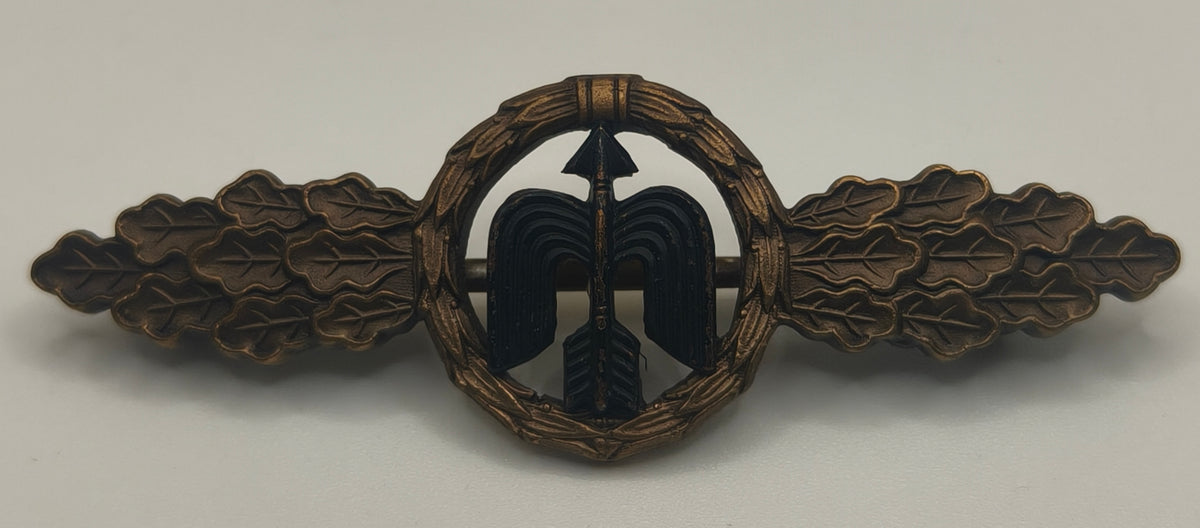 Cased Luftwaffe Short Range fighter Clasp, 1957 Model. Germany.