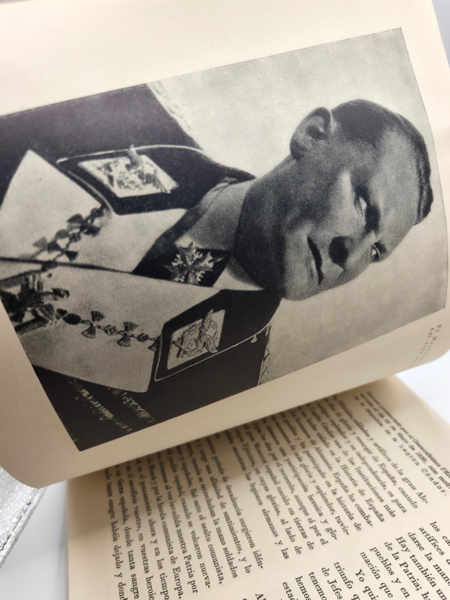 Libro conmemorativo de la Legión Cóndor. guerra civil española