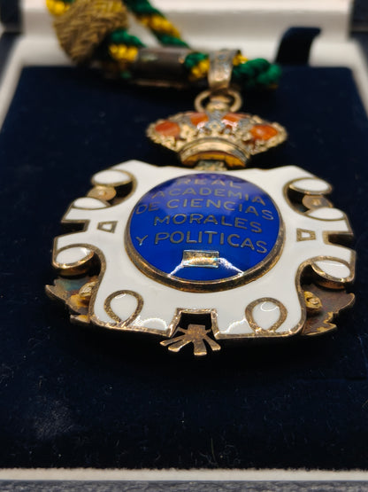 Enameled Medal Order of Scients and Arts Merit. Spain