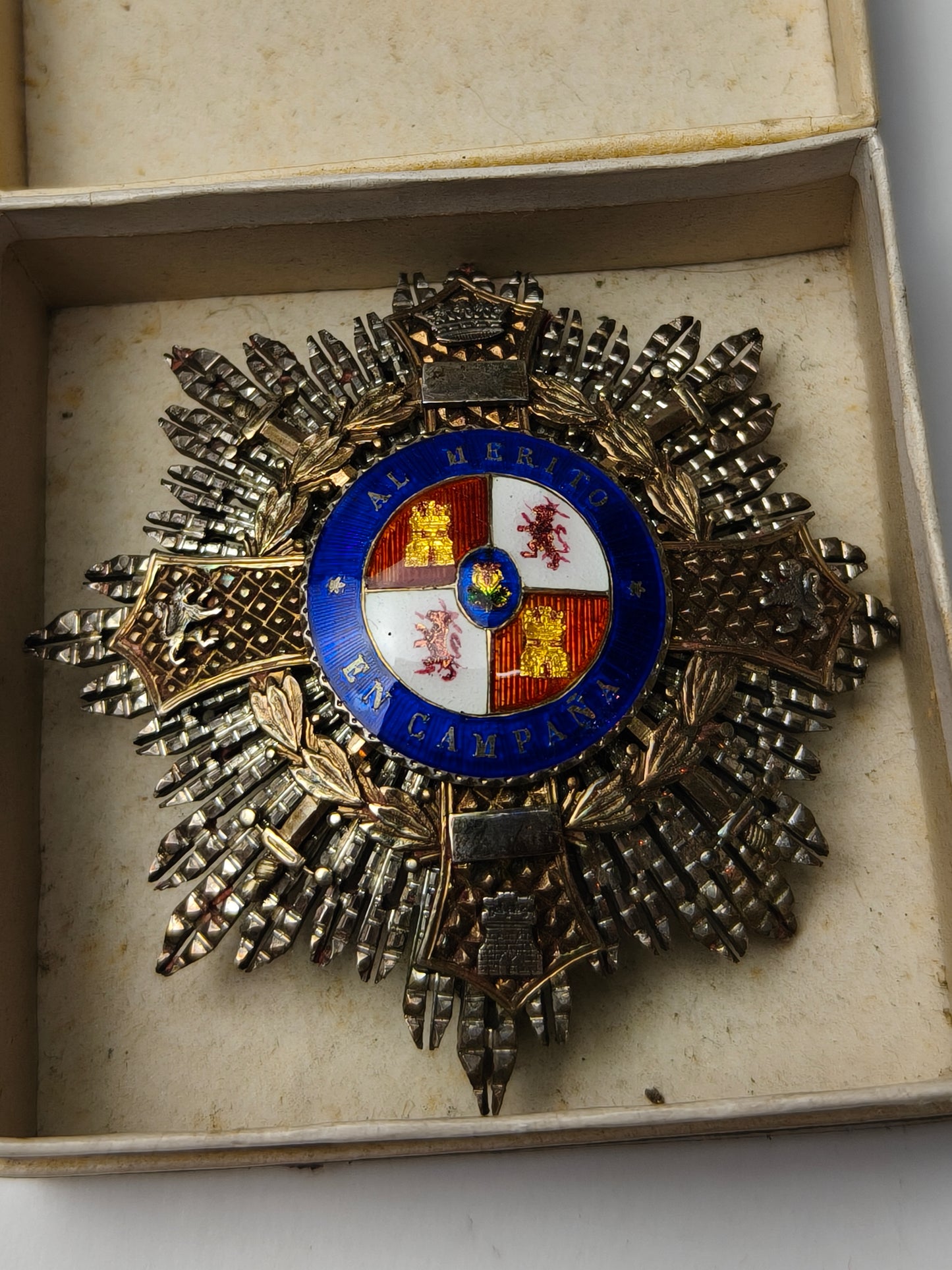 Jewelry War Merit Breast Star , Celada. Spanish Civil War.