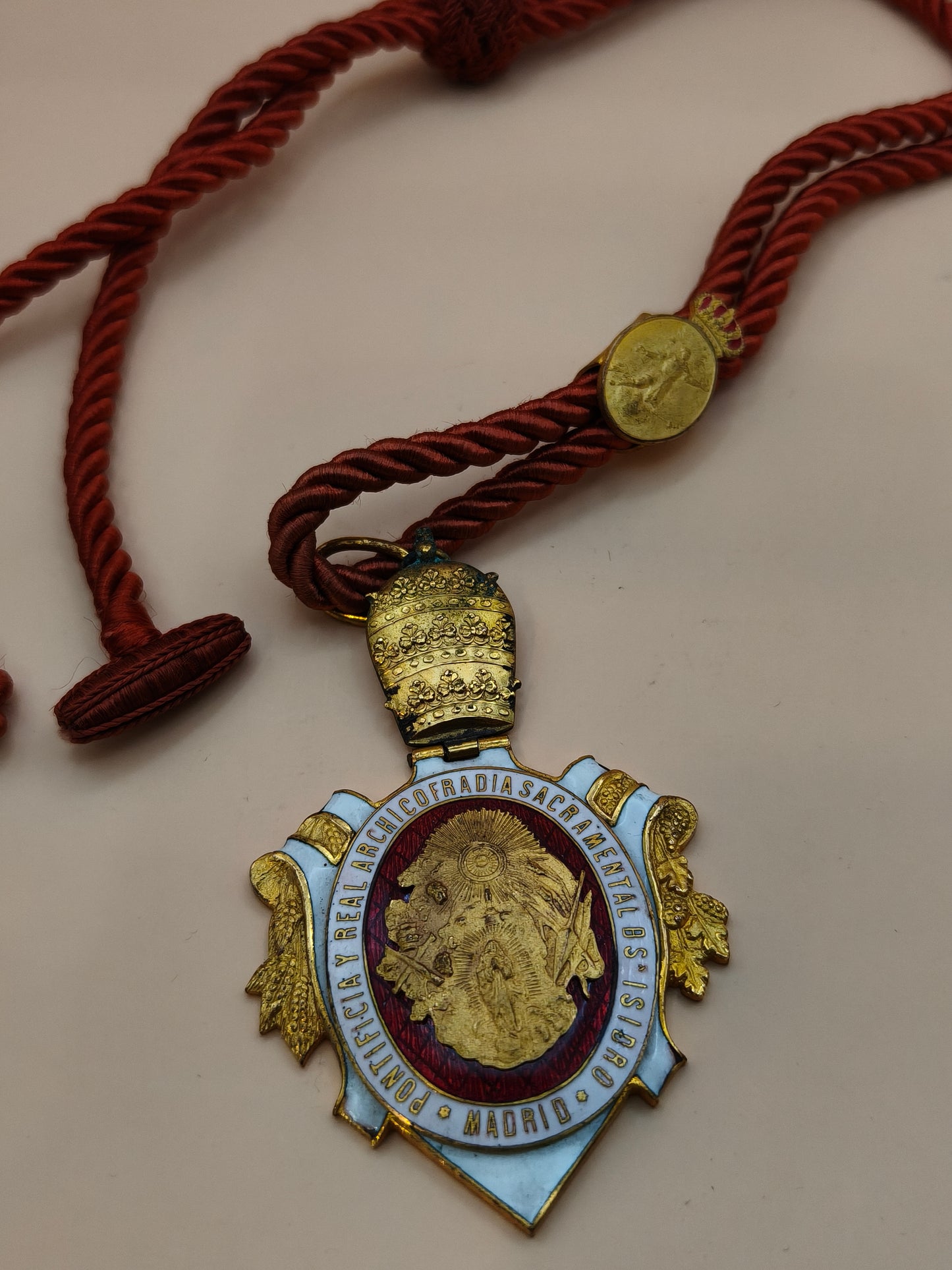 Medalla arzobispado de Madrid.