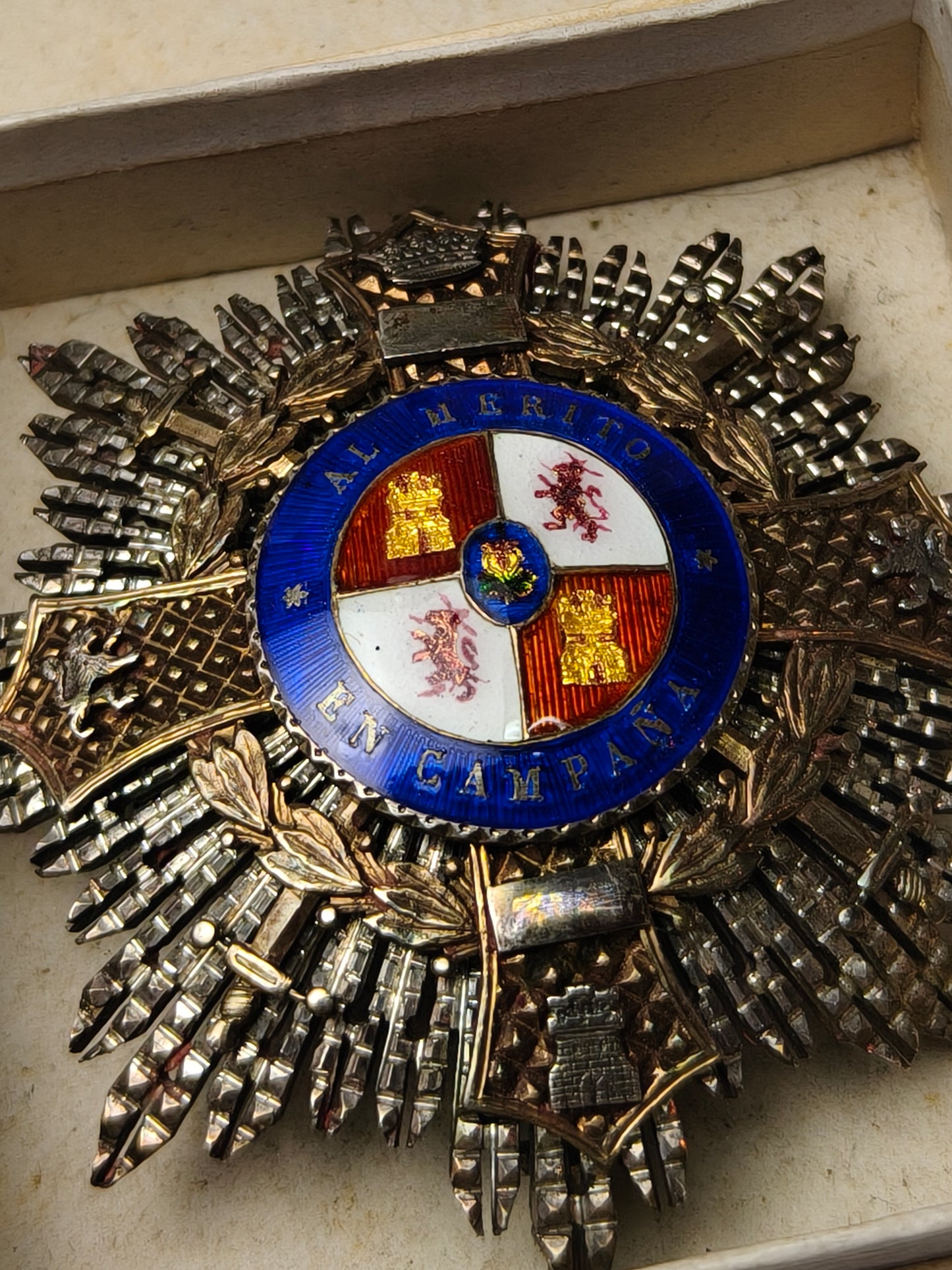 Jewelry War Merit Breast Star , Celada. Spanish Civil War.